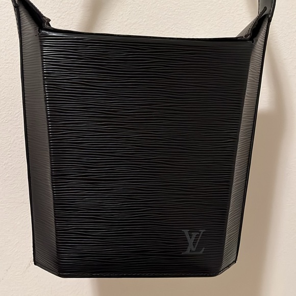 Louis Vuitton Black Epi Sac Seau - Picture 2 of 16